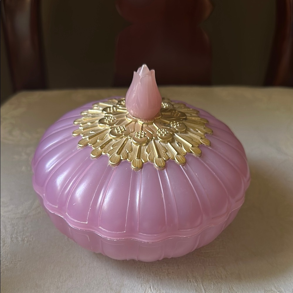 Rare Avon Elusive Beauty Dust lidded container with original powder puff